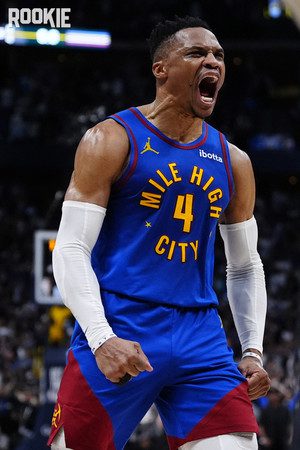 ″반만 뛰어도 NBA 4배” 중국, 머니 파워로 역대급 네임벨류 품나→FA 미아 전락 MVP 출신 스타 행보 관심