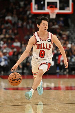 야속한 운명 |  172cm NBA 최단신 스타 카와무라, 시카고와 이별 후 거취는?