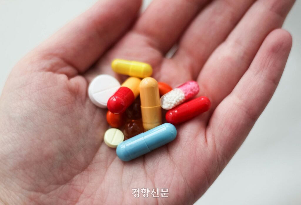 뇌졸중: 뇌졸중 치료는 세계 최고인데···정신질환자 자살률 OECD 2배, 항생제 사용도 ‘폭증’